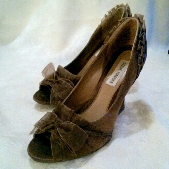 Steve Madden Satin Ruffled Trim Peep Toe Shoes - Picture 1 of 5